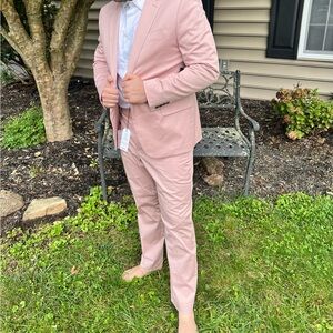 Light pink express slim suit- worn 1, washed and dry cleaned
